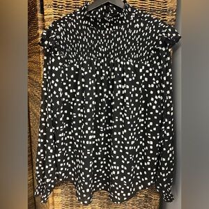 Torrid-Womens Shirt:‎ Size:2, Pre-Owned, Black/White, Ruffle shoulders